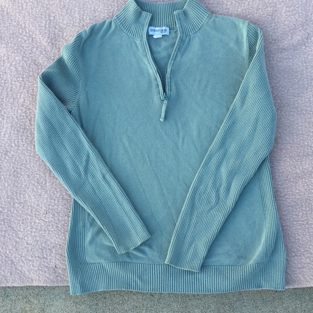 Pull over sweater